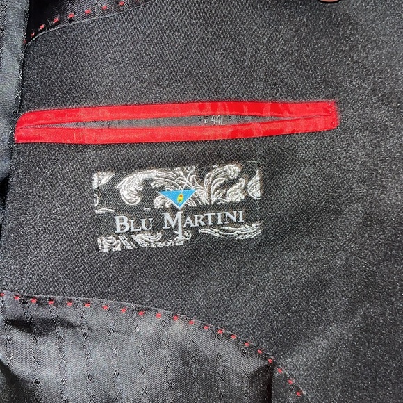 Tuxedo - Picture 6 of 7